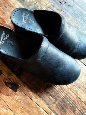 NWOT Black Dansko slip on clogs size 9